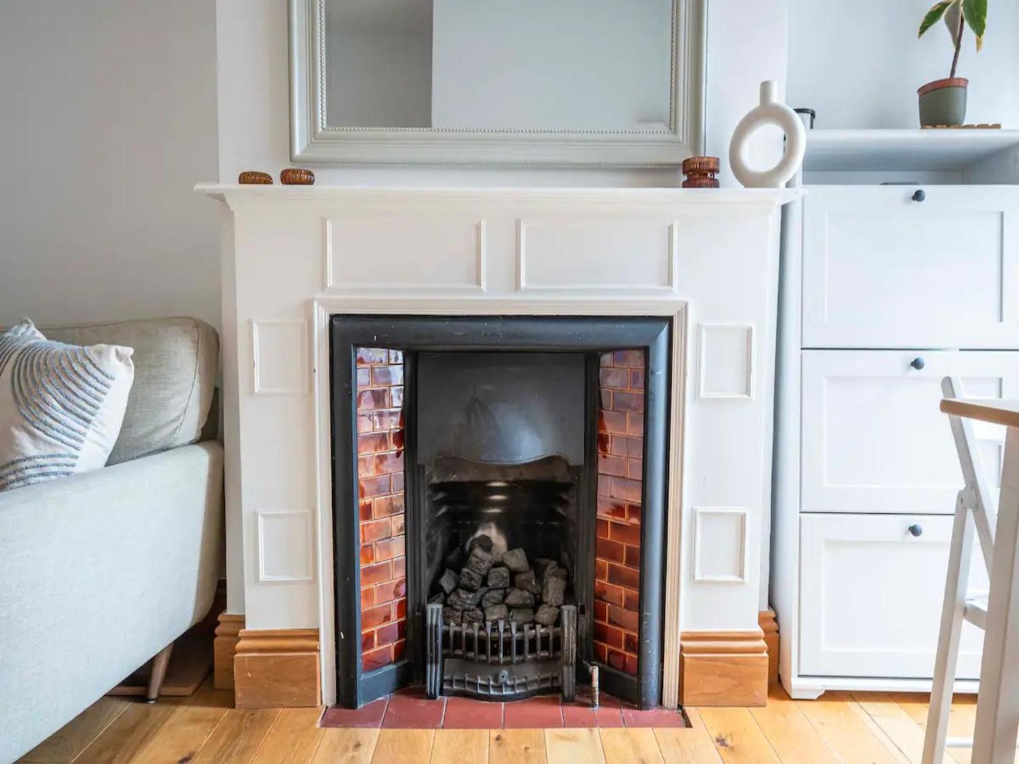 Pass The Keys Hither Ground Floor Flat With Garden Apartment *